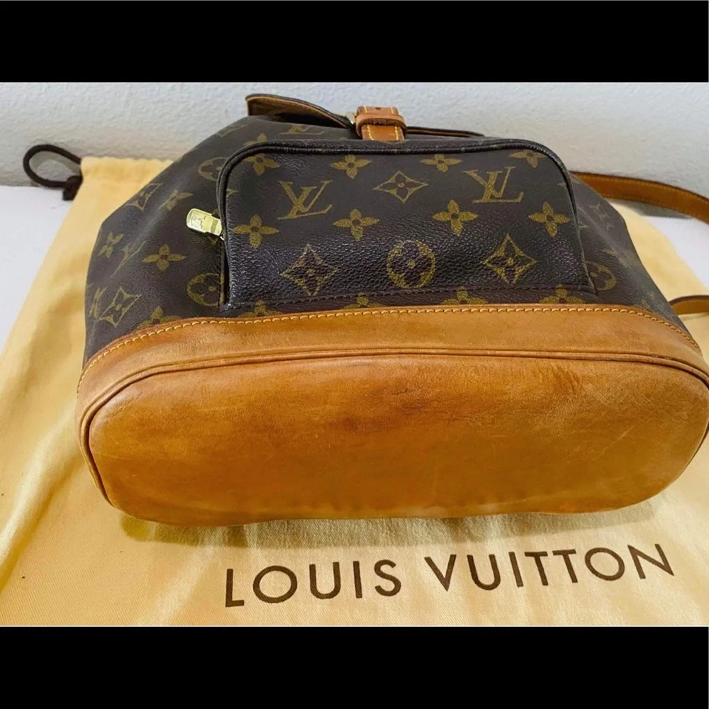 Lv backpack 🎒 - Picture 2 of 14